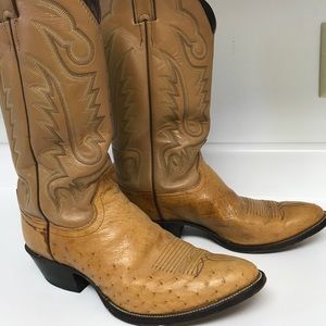 Mens 9.5 Justin camel color  leather cowboy boots
